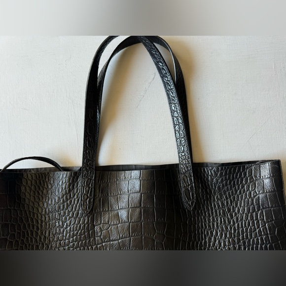 Cuyana Classic Structured Leather Tote Croc Embossed Black - Picture 5 of 17